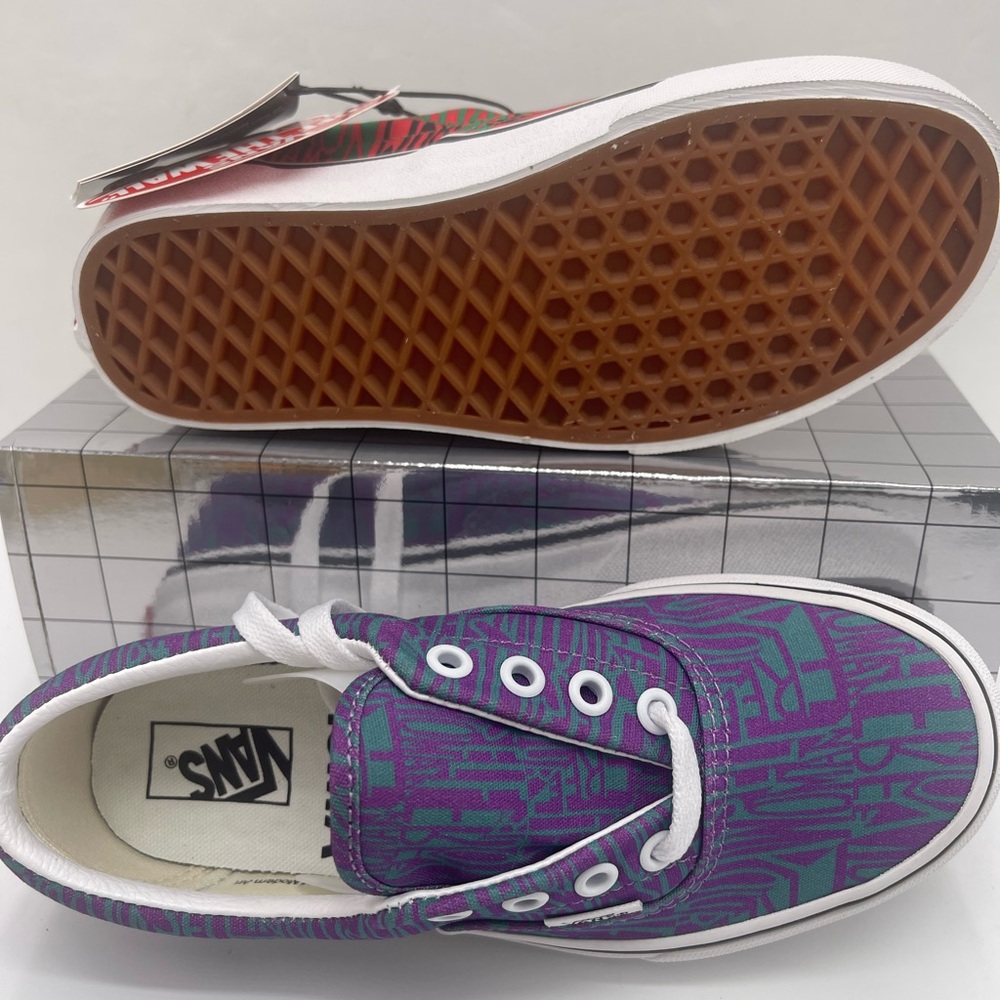 Vans WMNS Era (Moma) Faithringgold/Tr White Sneakers
VN0A4BV41UC Purple Graphic - Picture 5 of 16